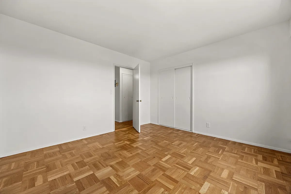 21-66 33rd Road Unit: 12B