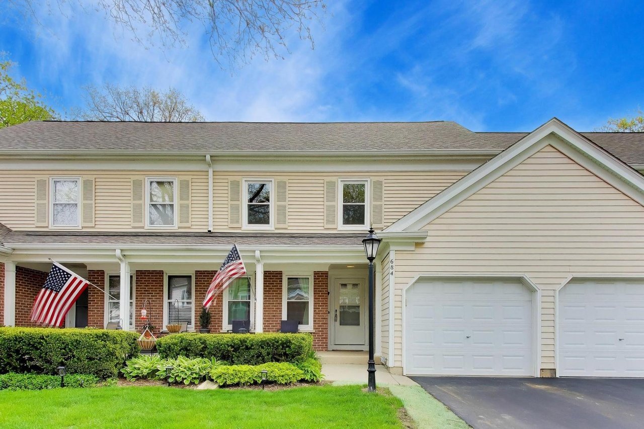 684 Regent LN