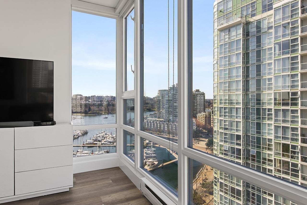 1067 Marinaside Crescent, #1906