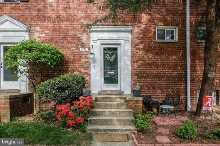 3592 Martha Custis Dr