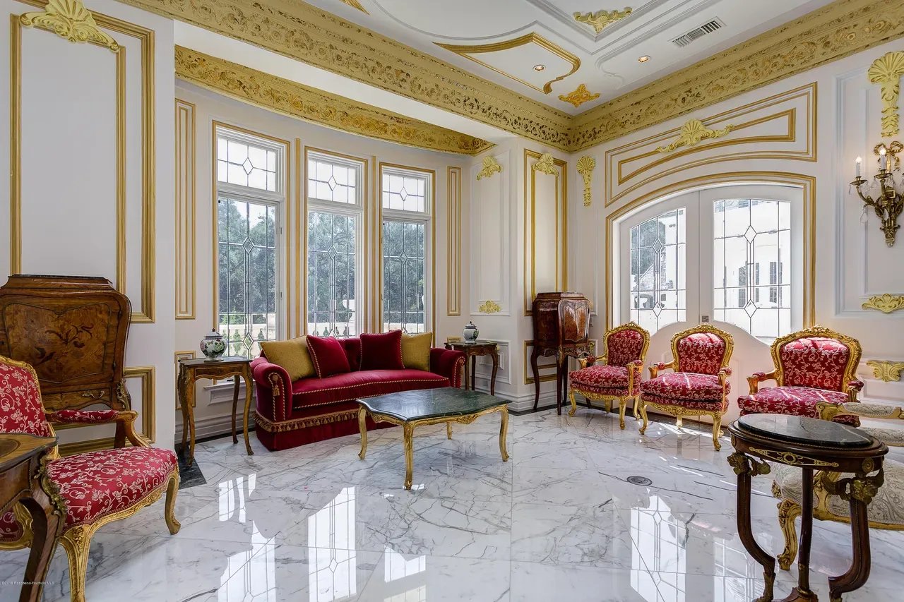 4158 Commonwealth Ave