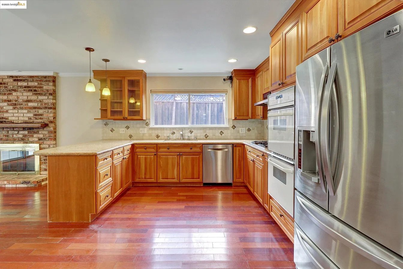 8153 Surrey Ln