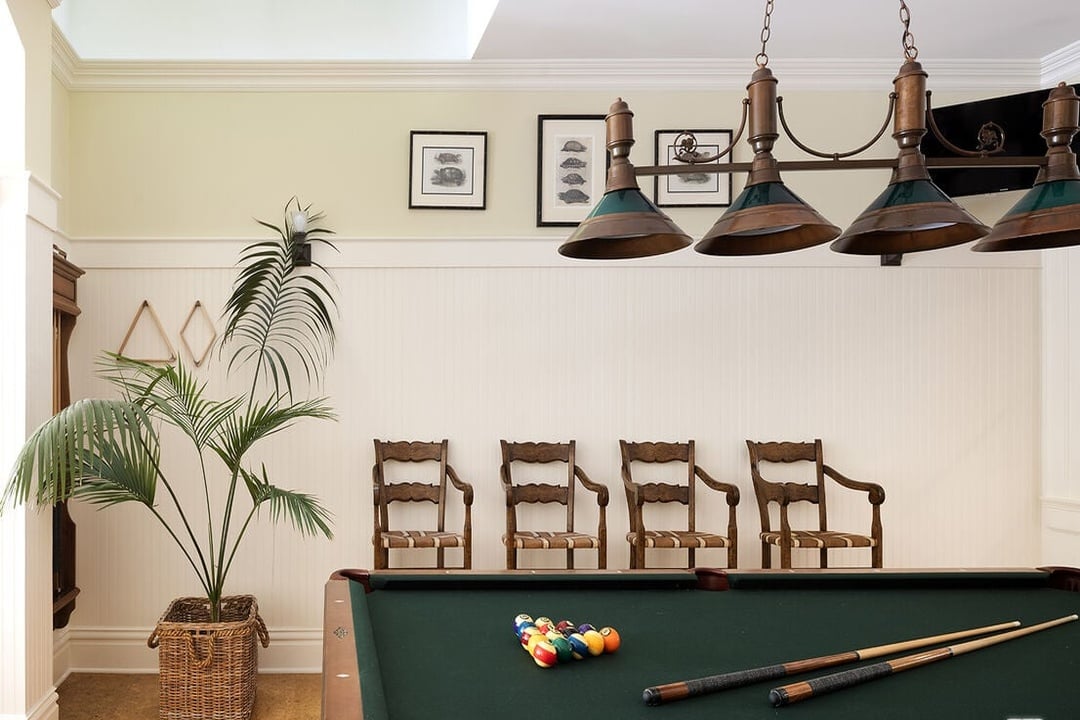 Mandeville Canyon Rd, 90049