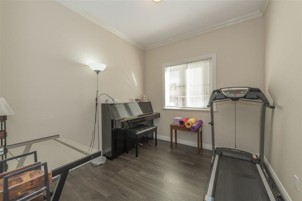 9260 Pauleshin Cres
