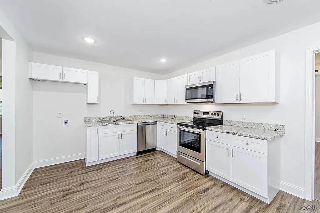 1808 Acadian Dr