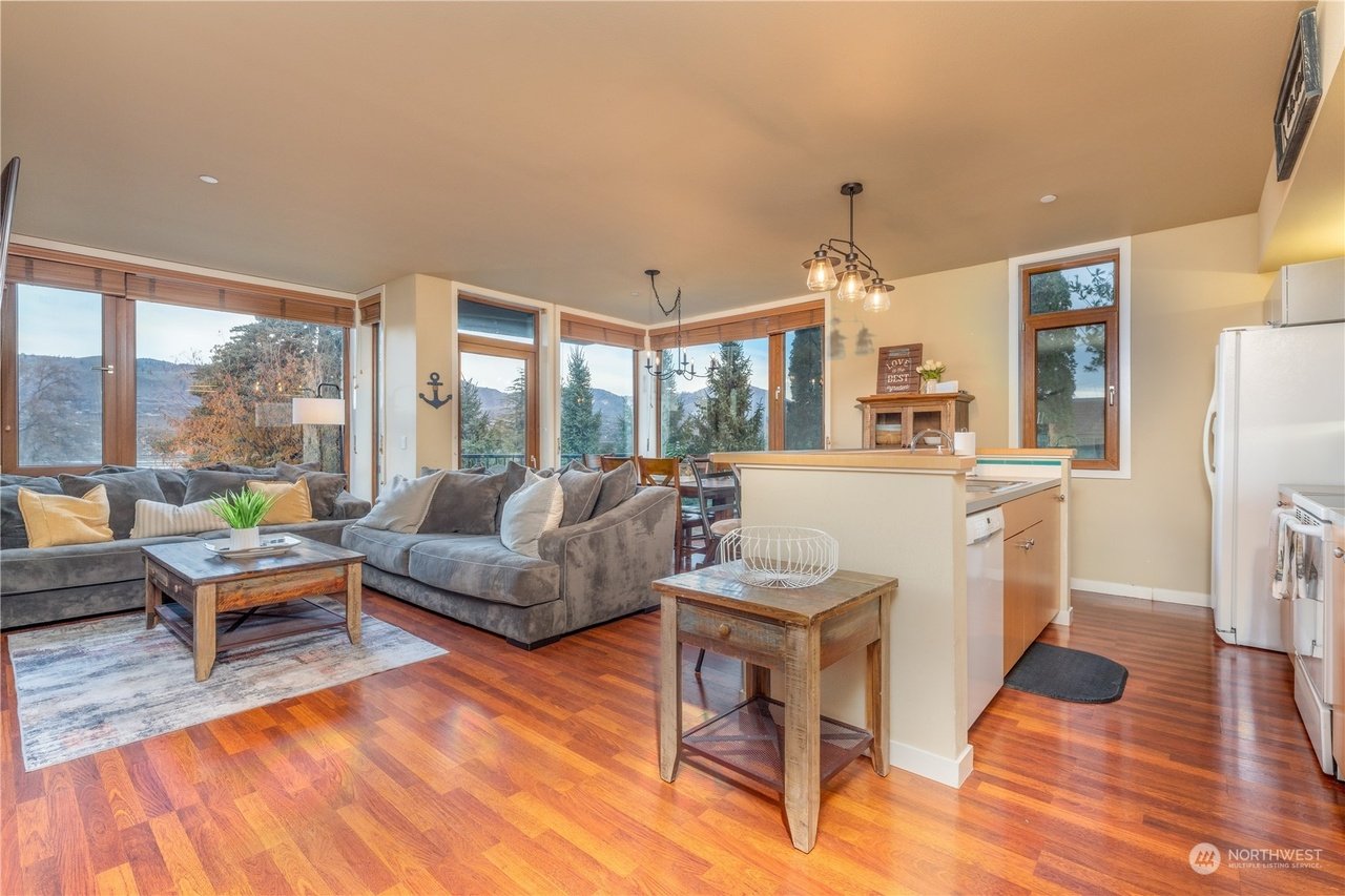 2220 W Woodin Ave #212