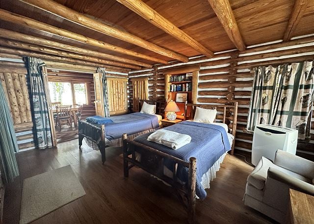 Randall's Point End Cabin 