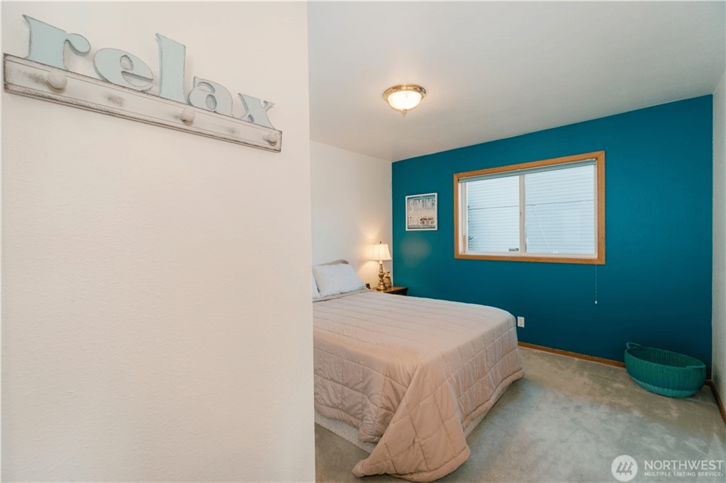 270 W Beach Dr