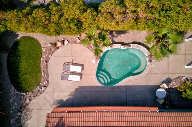 664 E Lily St