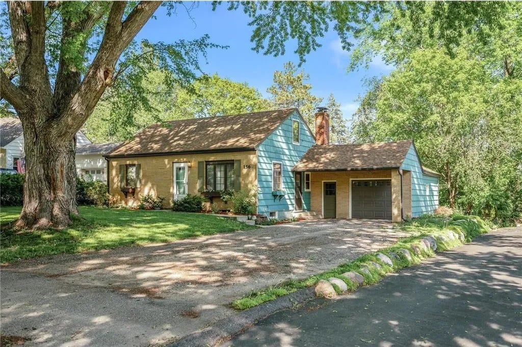 156 Lakeview Ave
