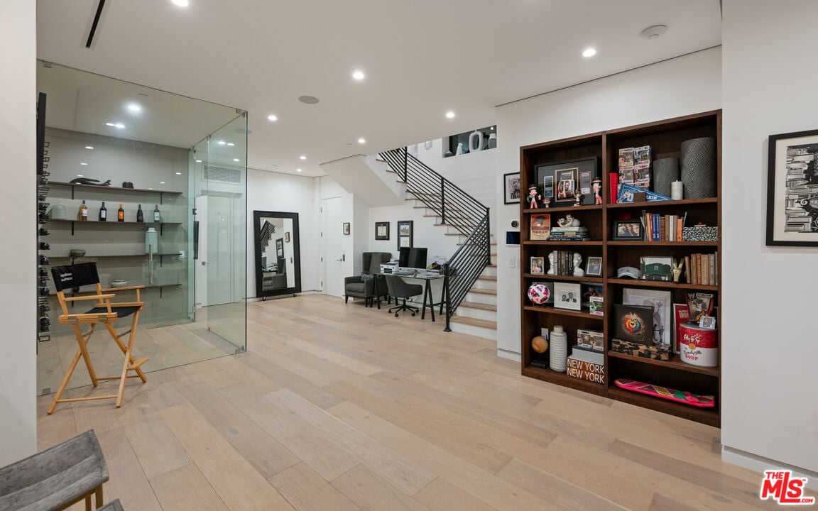 Aurelian Crest, Linda Flora Dr, 90049