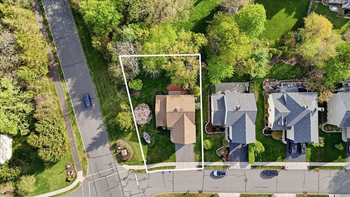 Just Listed: 3 Bouwrey Place, Whitehouse Station NJ — Lake Cushetunk Woods Colonial at $699,900