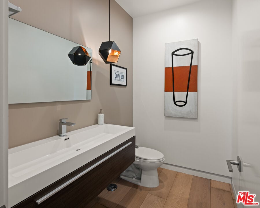 Aurelian Crest, Linda Flora Dr, 90049