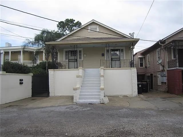 1427 N Derbigny Street