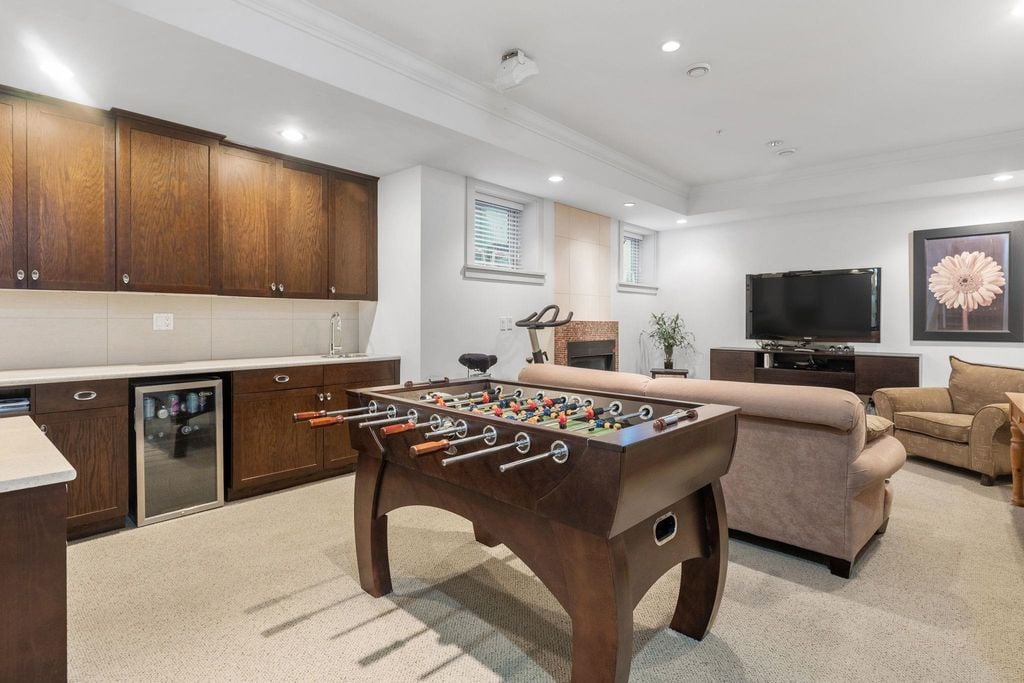 1251 Marine Dr