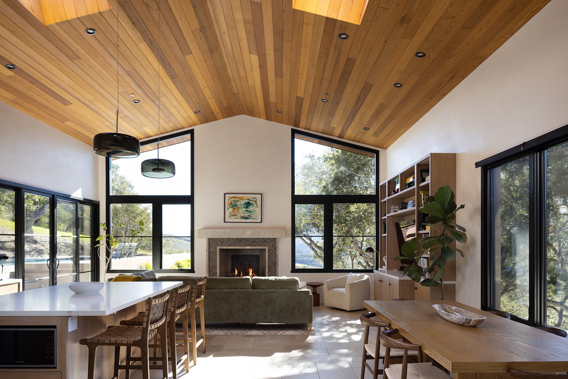 Este Canada | A Tehama Compound