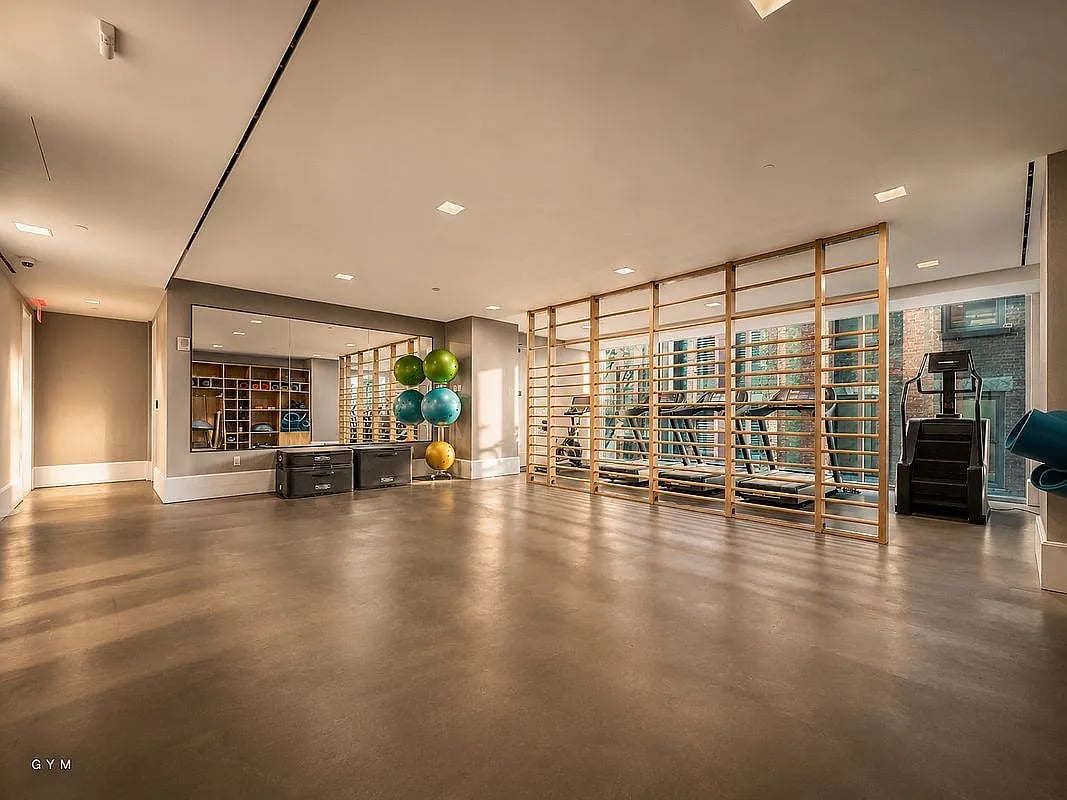 45 E 22nd St #26A