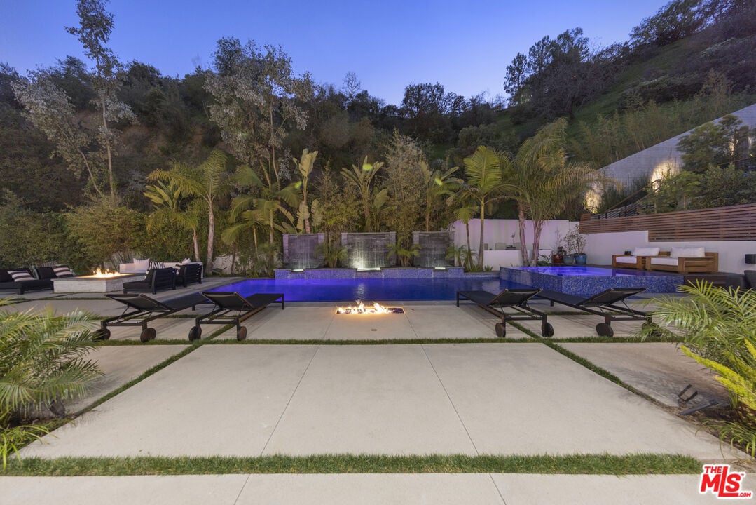  9586 Shirley Ln