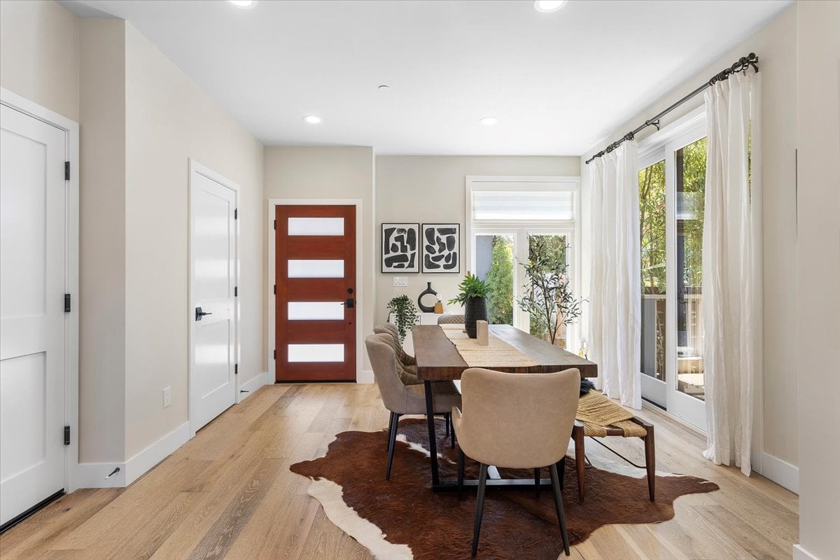 1002 Middle Avenue