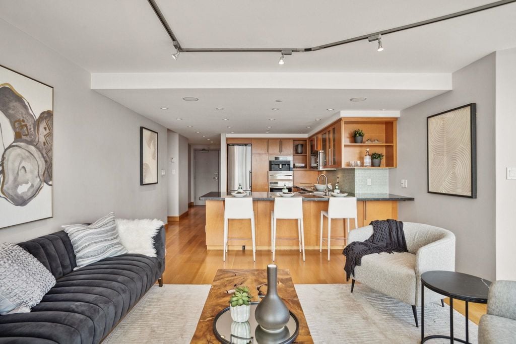1201 Marinaside Cres, #2505