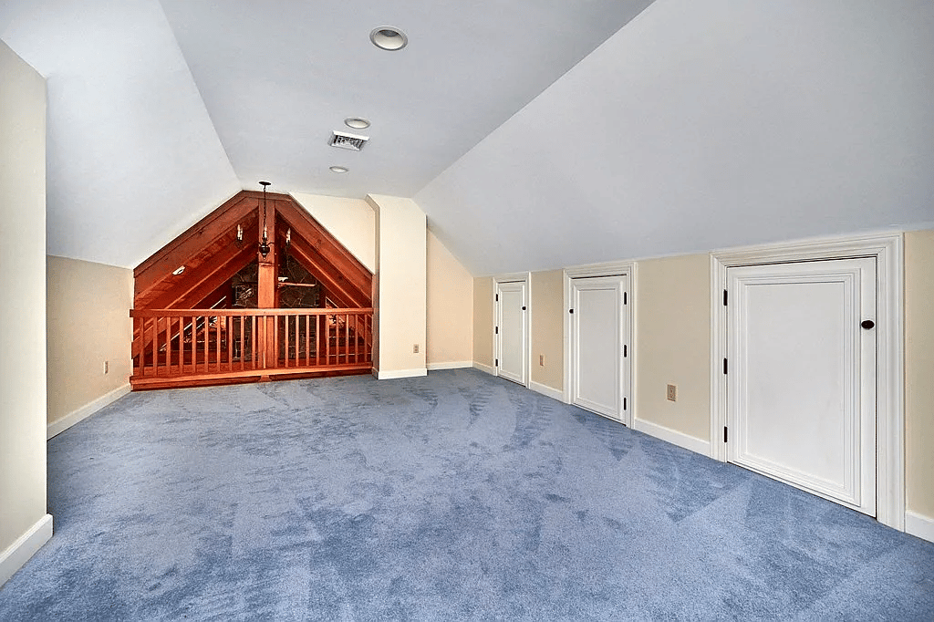 257 Leyden Rd
