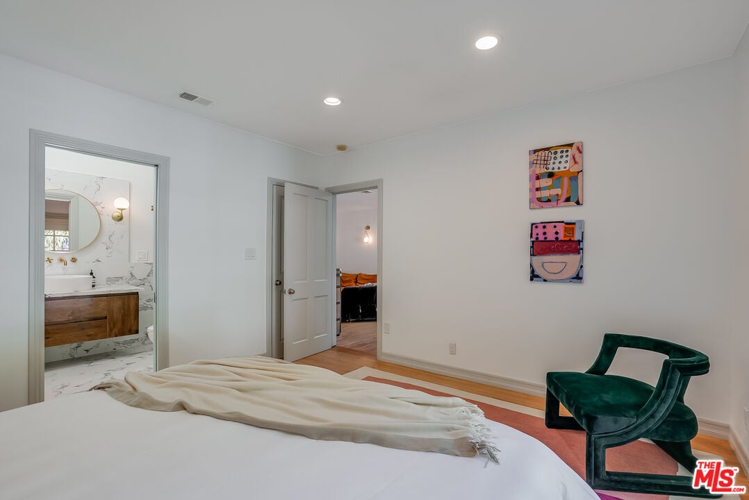 7463 Franklin Ave
