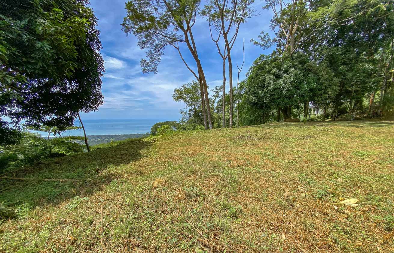 Large Uvita Lot With Whale’s Tail Ocean Views, Sunsets & Legal Water – Ready to Build!