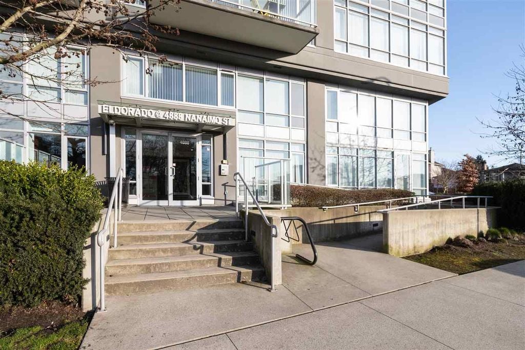 4888 Nanaimo St, #203