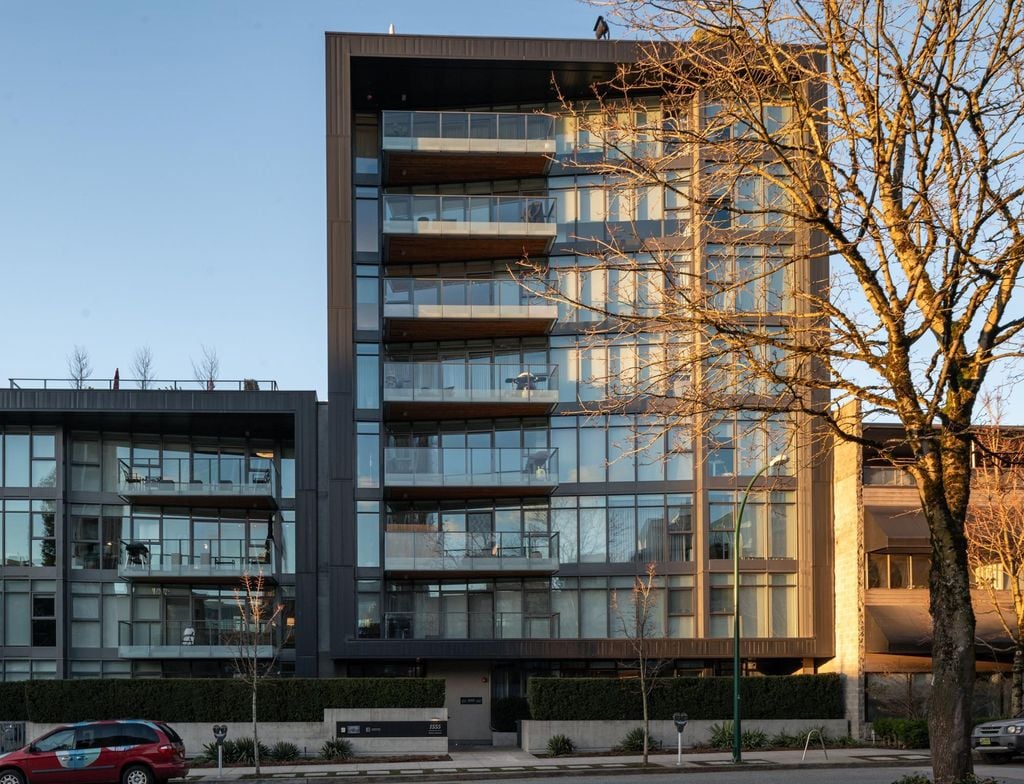 1555 W 8th Ave, #702