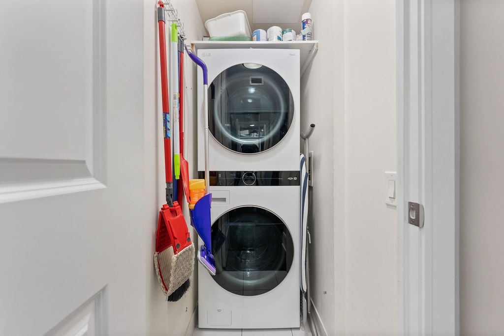 560 Front Street West, Suite 621