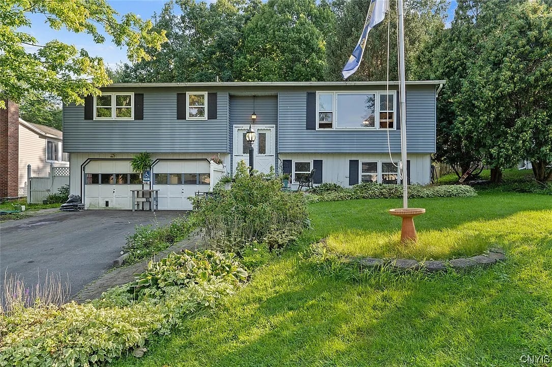 303 Ludden Pkwy