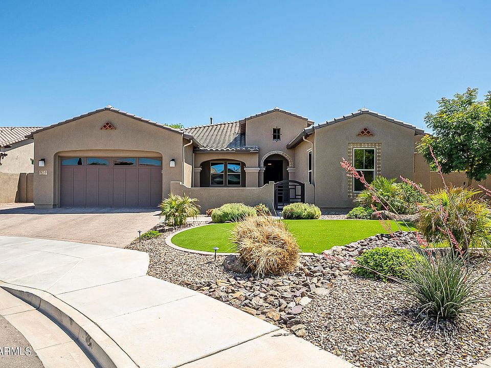 851 E PEACH TREE PL