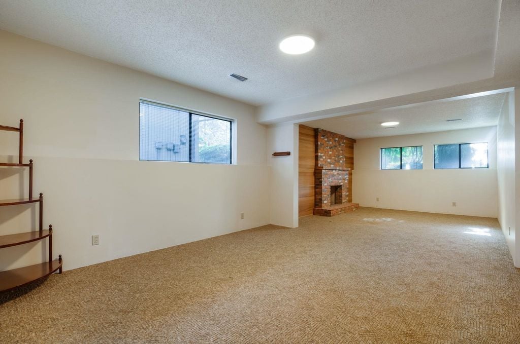 11487 Somerset Cres