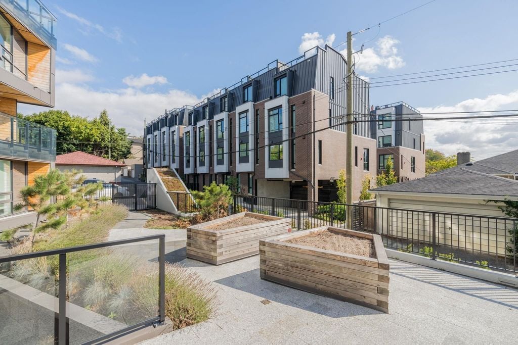 7638 Cambie St, #103