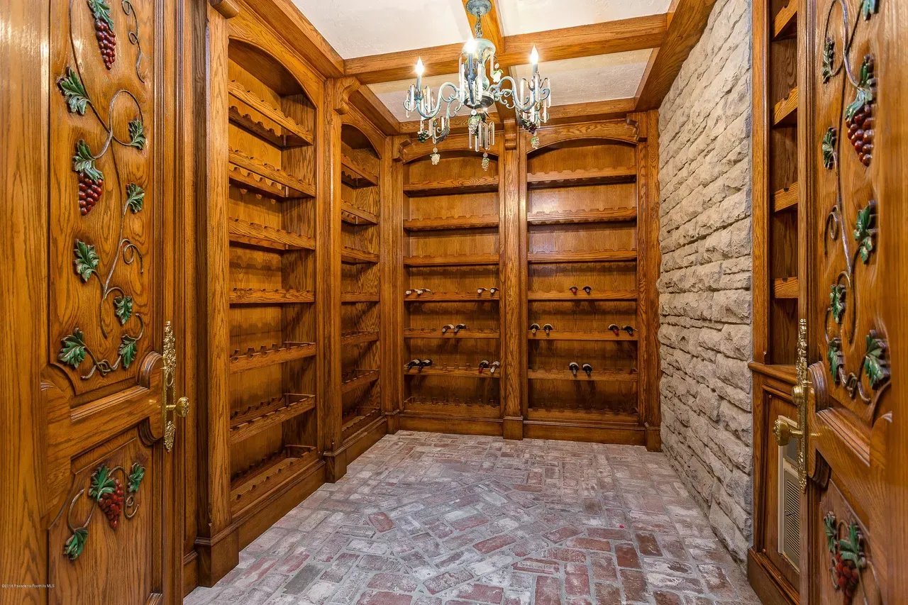 4158 Commonwealth Ave