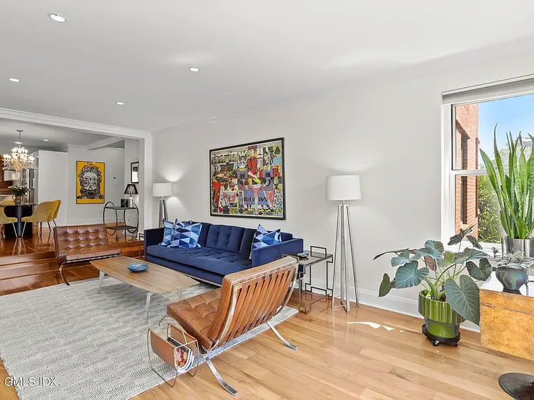 25 W Elm St APT 30