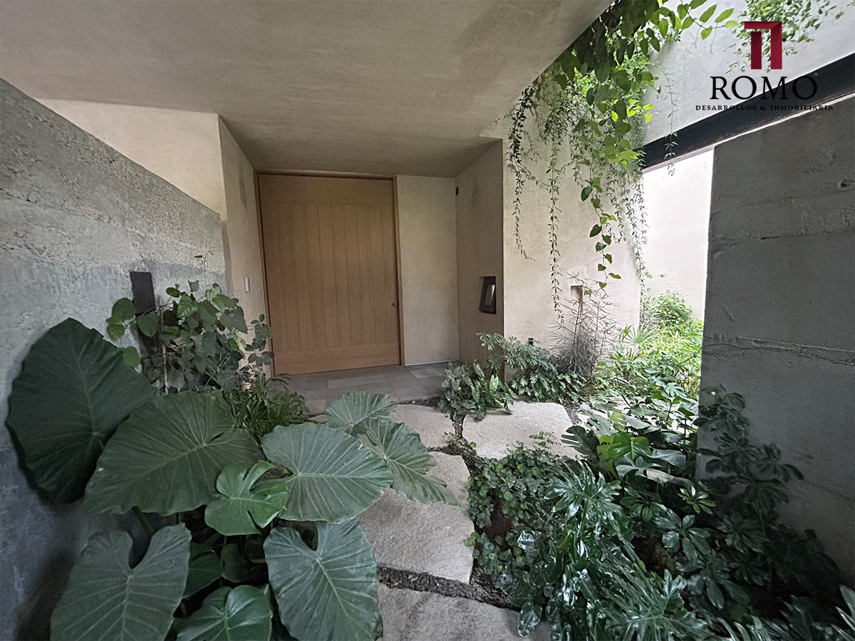 Casa en Venta Azaleas $28'800,000.00 MN