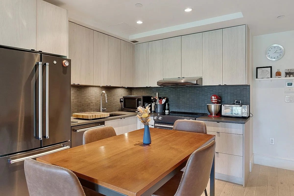 15 E 19th St #4C