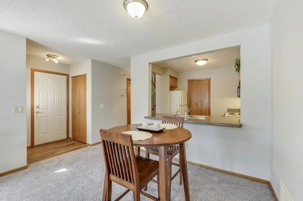 2040 Shenandoah Ct #C