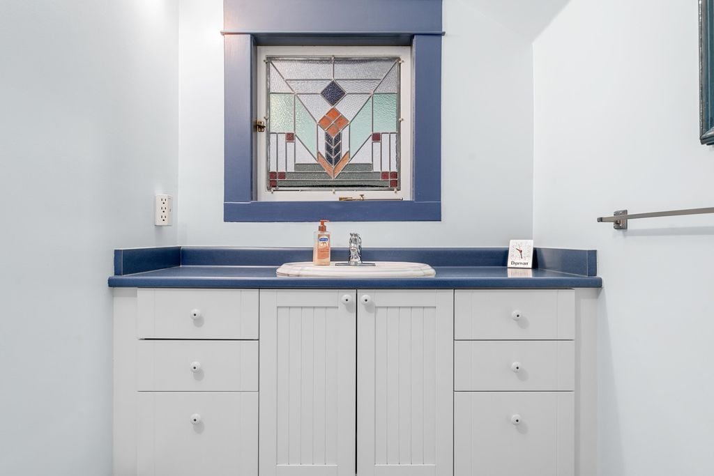 49 W 7th Ave, #3447