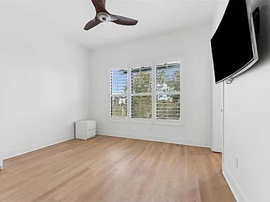 4810 W McElroy Ave #5