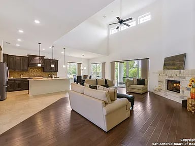 2514 Dunmore Hl