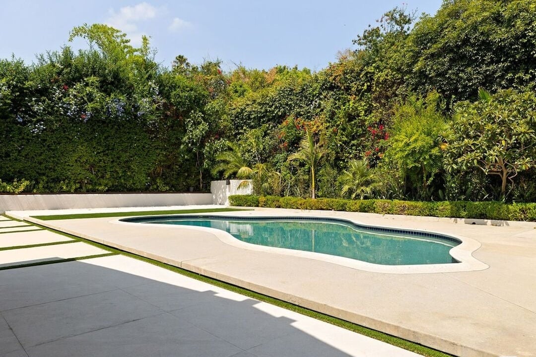 Northstar Manor, N Alta Dr, 90210