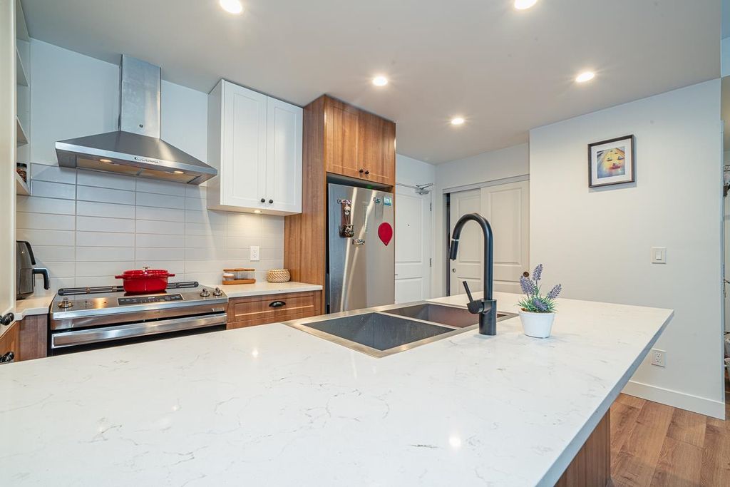 20487 65 Ave, #B202