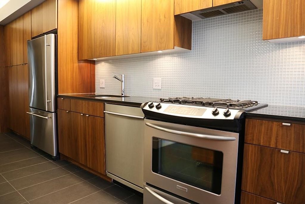 33 W Pender St, #309