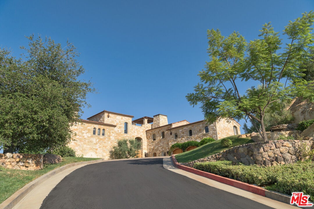 340 Kanan Dume Rd