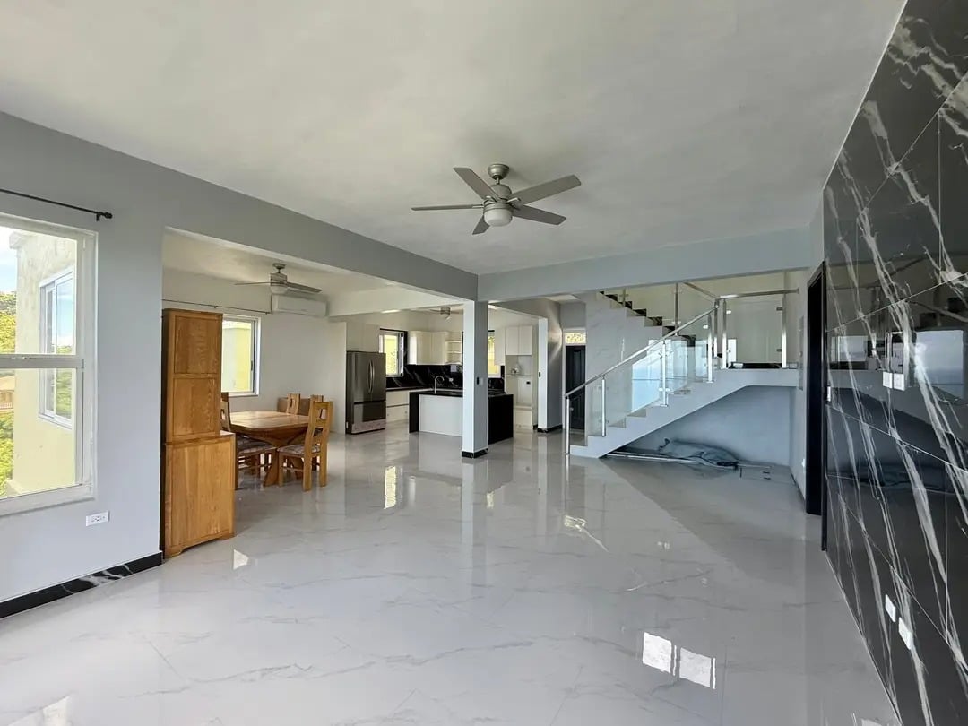1079 Rogue's Bay 3 Bedroom Apartment 