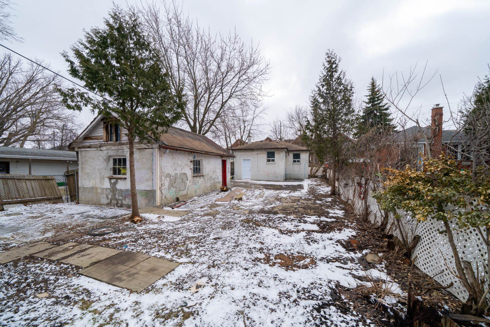 46 McMurchy Ave N