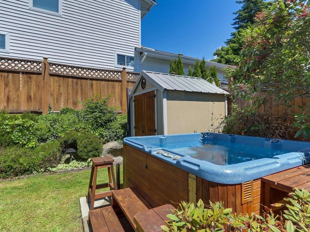 807 Porteau Pl
