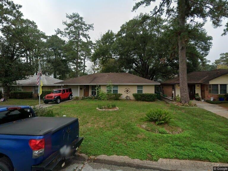 2014 Woodcrest Dr